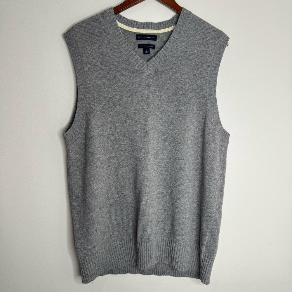 Banana Republic Gray Merino Wool Blend V-neck‎ Men’s Sweater Vest Size Large